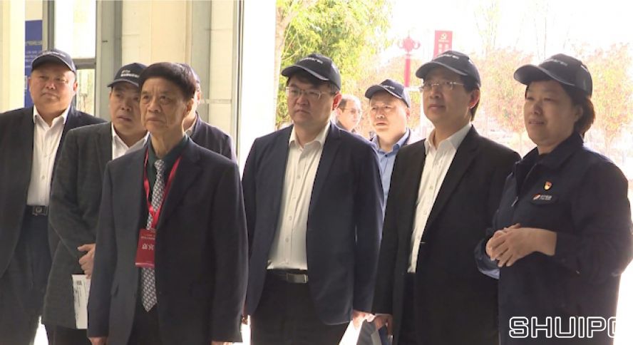 武漢理工大學黨委書記信思金,武漢理工大學原校長、俄羅斯國家工程院外籍院士周祖德,山東理工大學原校長、俄羅斯自然科學院外籍院士張鐵柱 武漢理工大學黨委書記信思金,武漢理工大學原校長、俄羅斯國家工程院外籍院士周祖德,山東理工大學原校長、俄羅斯自然科學院外籍院士張鐵柱